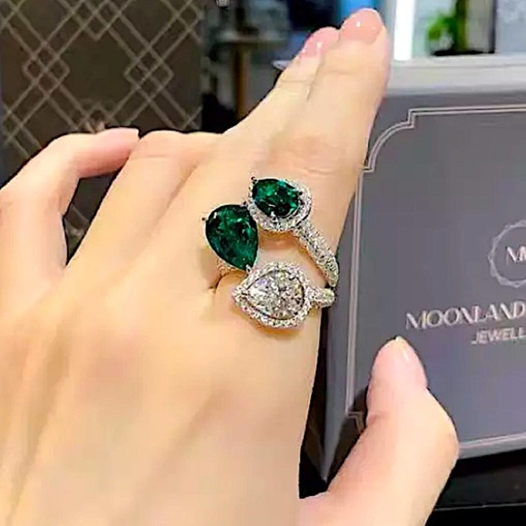 STERLING SILVER EMERALD GREEN WHITE CUBIC ZIRCONIA ADJUSTABLE SIZE RING - Picture 3 of 5